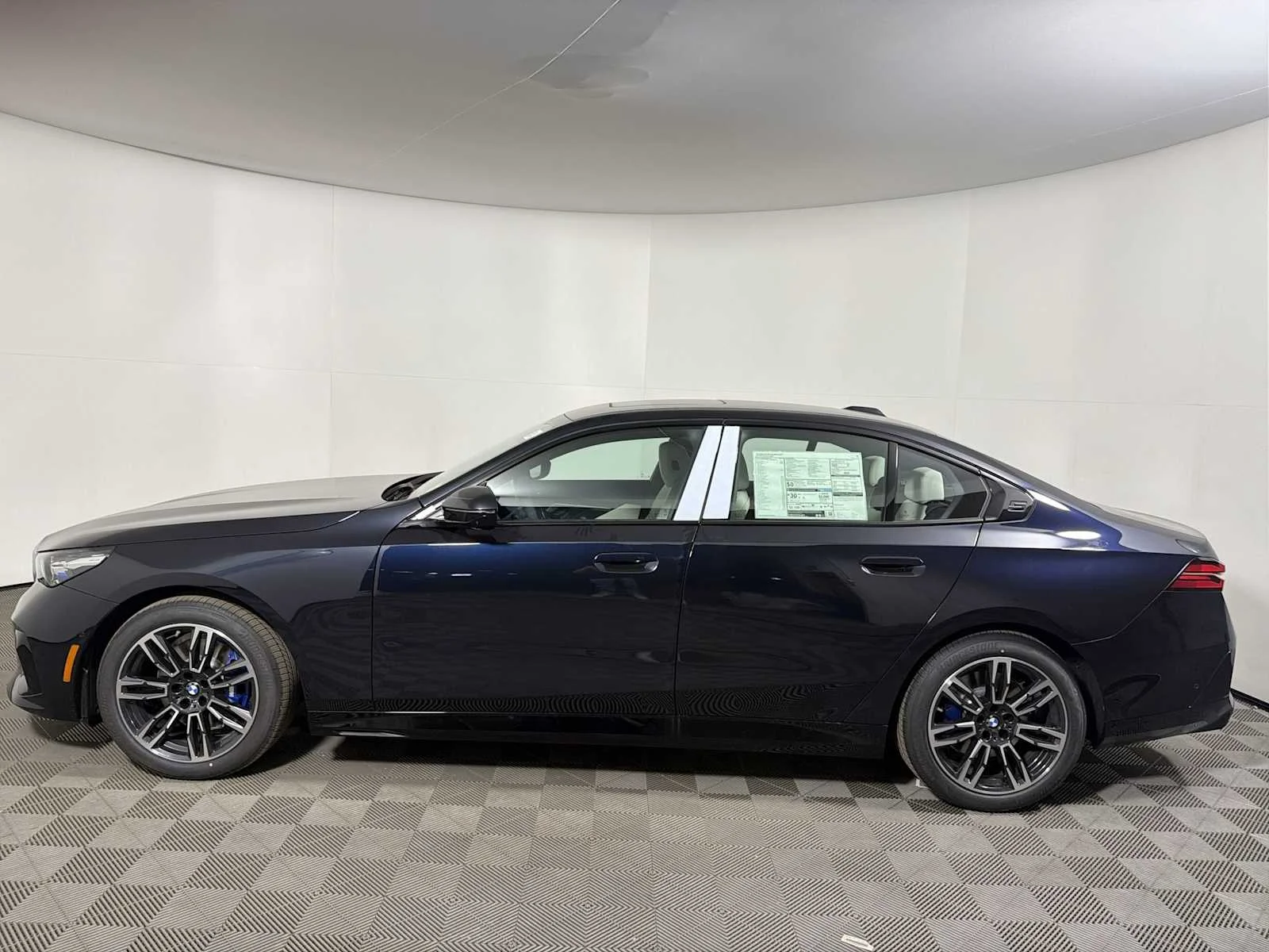 New 2026 Carbon Black Metallic BMW 530i xDrive image 4