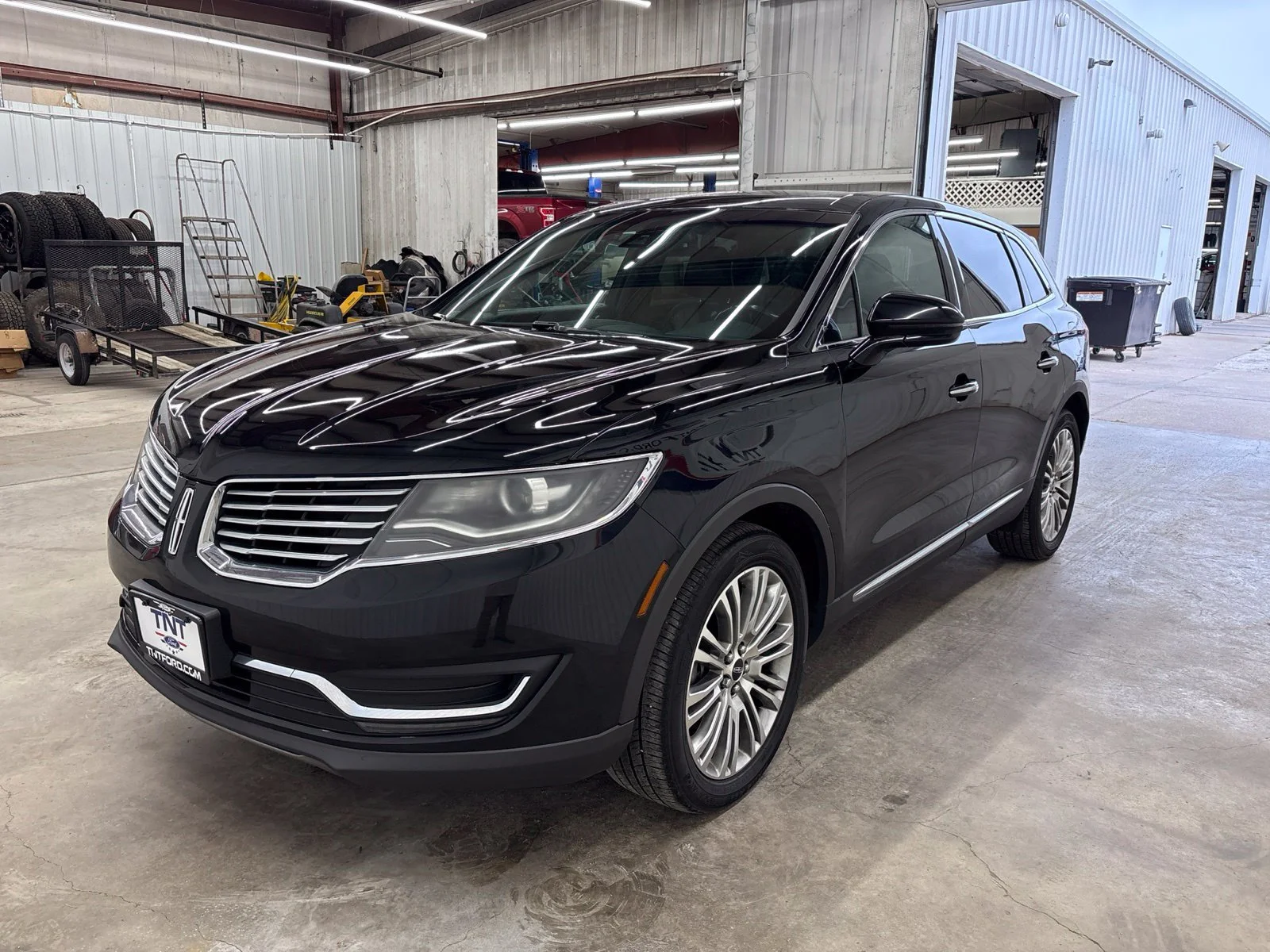 Used 2018 Black Velvet Lincoln Reserve image 4