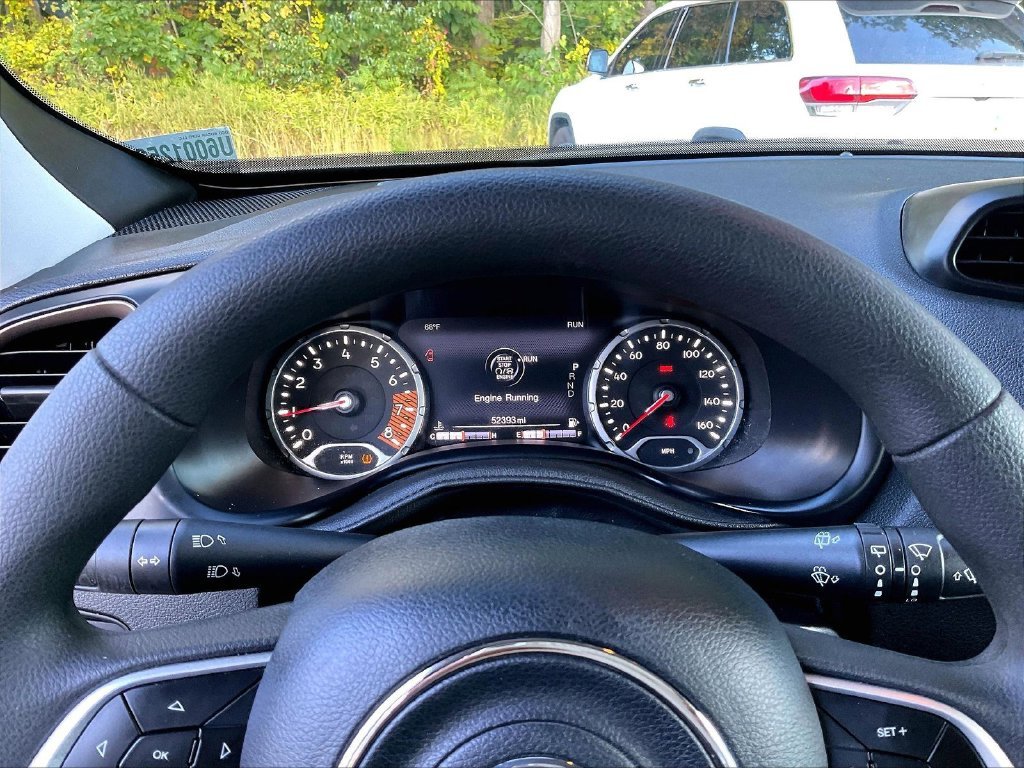 Used 2023 White Jeep Latitude image 15