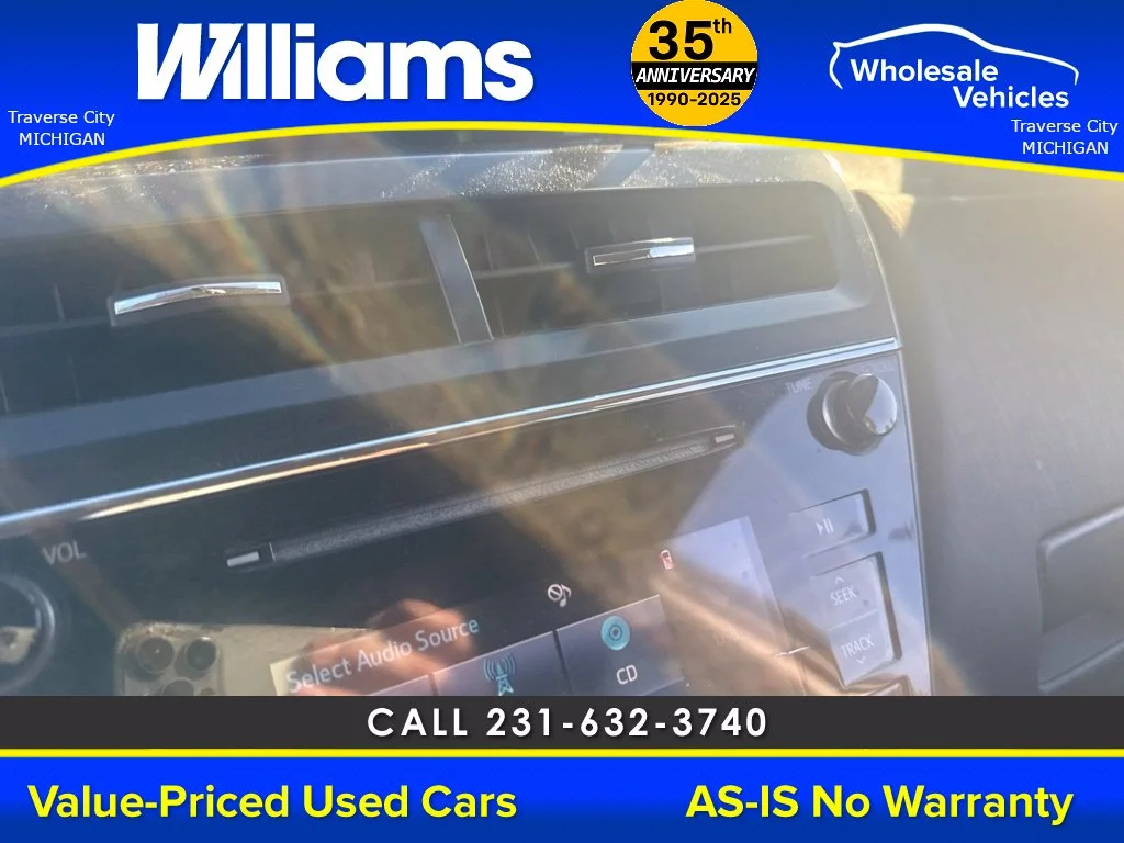 Used 2017 Aqua Toyota Three image 29