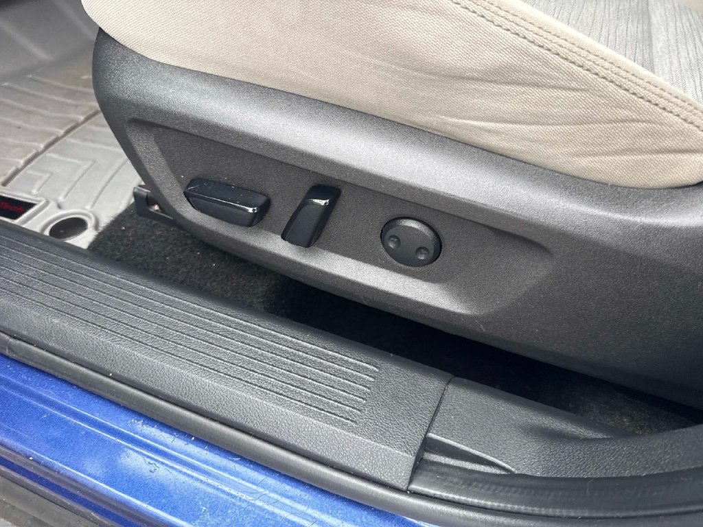 Used 2021 Blue Nissan SV image 18