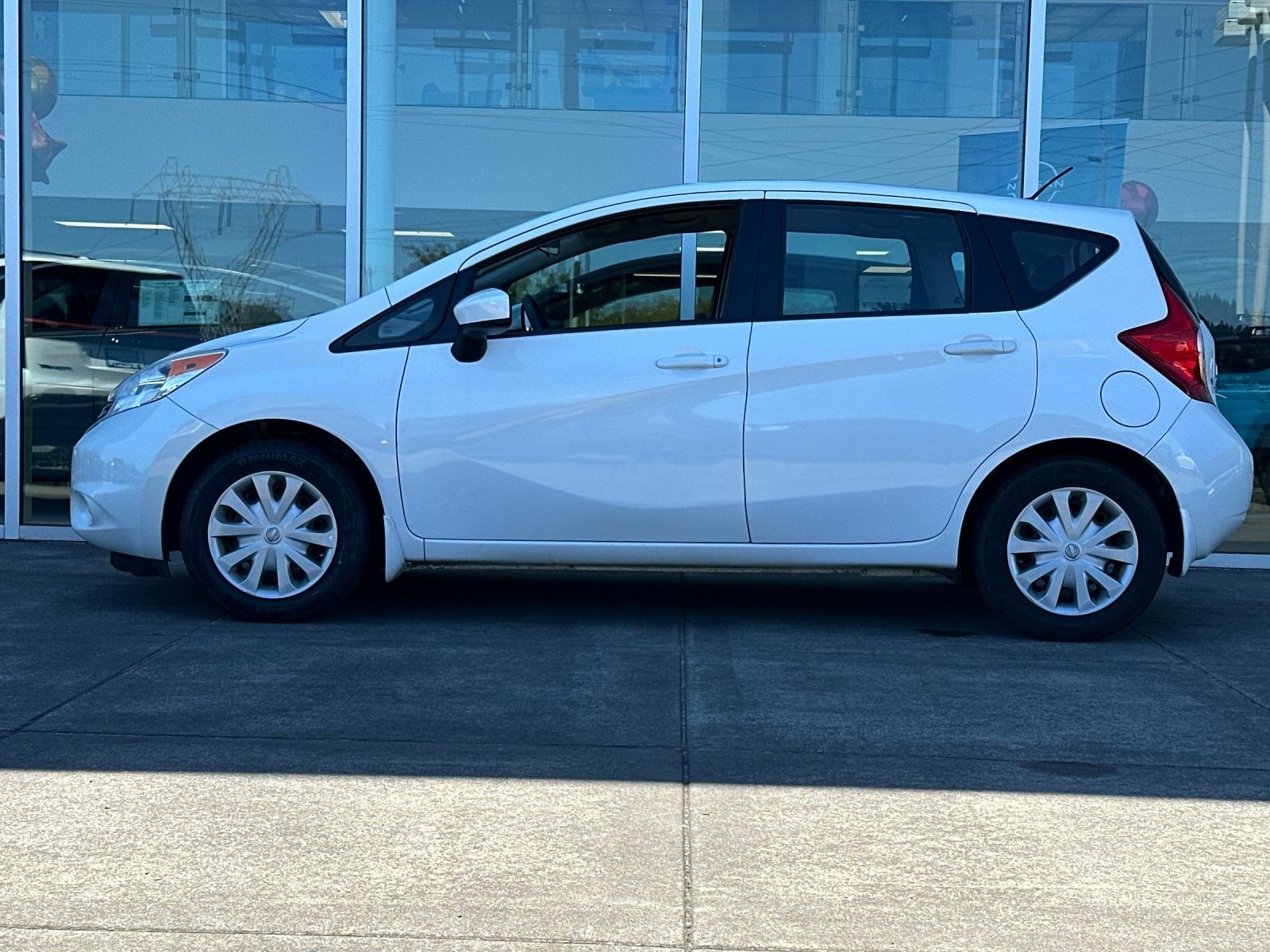 Used 2015 White Nissan S Plus image 5