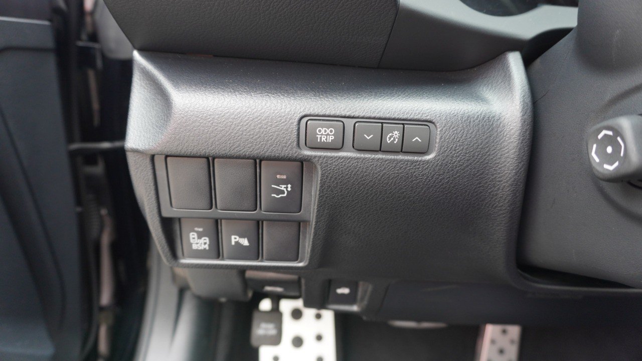 Used 2015 Black Lexus  image 16