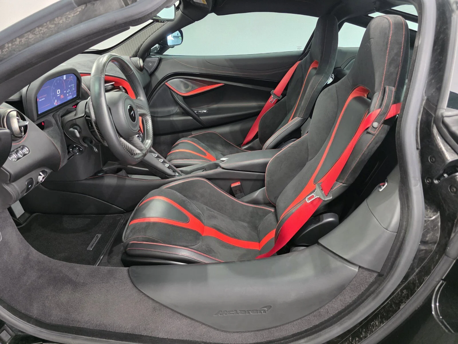 Used 2022 Onyx Black McLaren Performance Coupe image 6