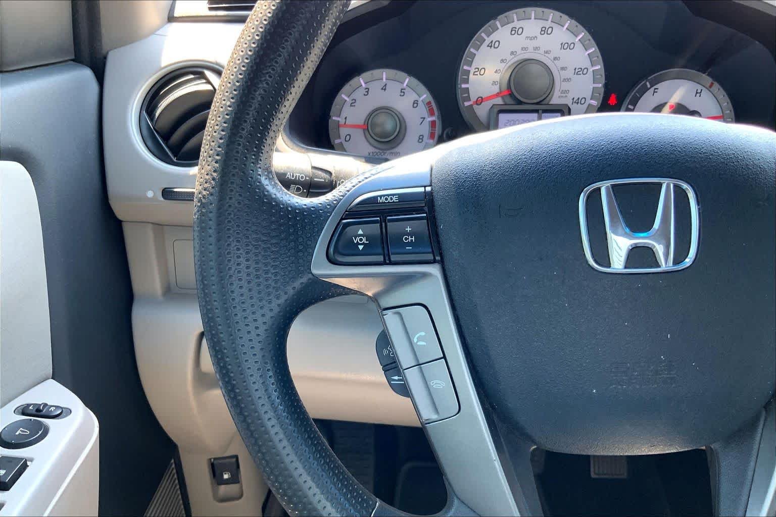 Used 2013 Alabaster Silver Metallic Honda EX image 23
