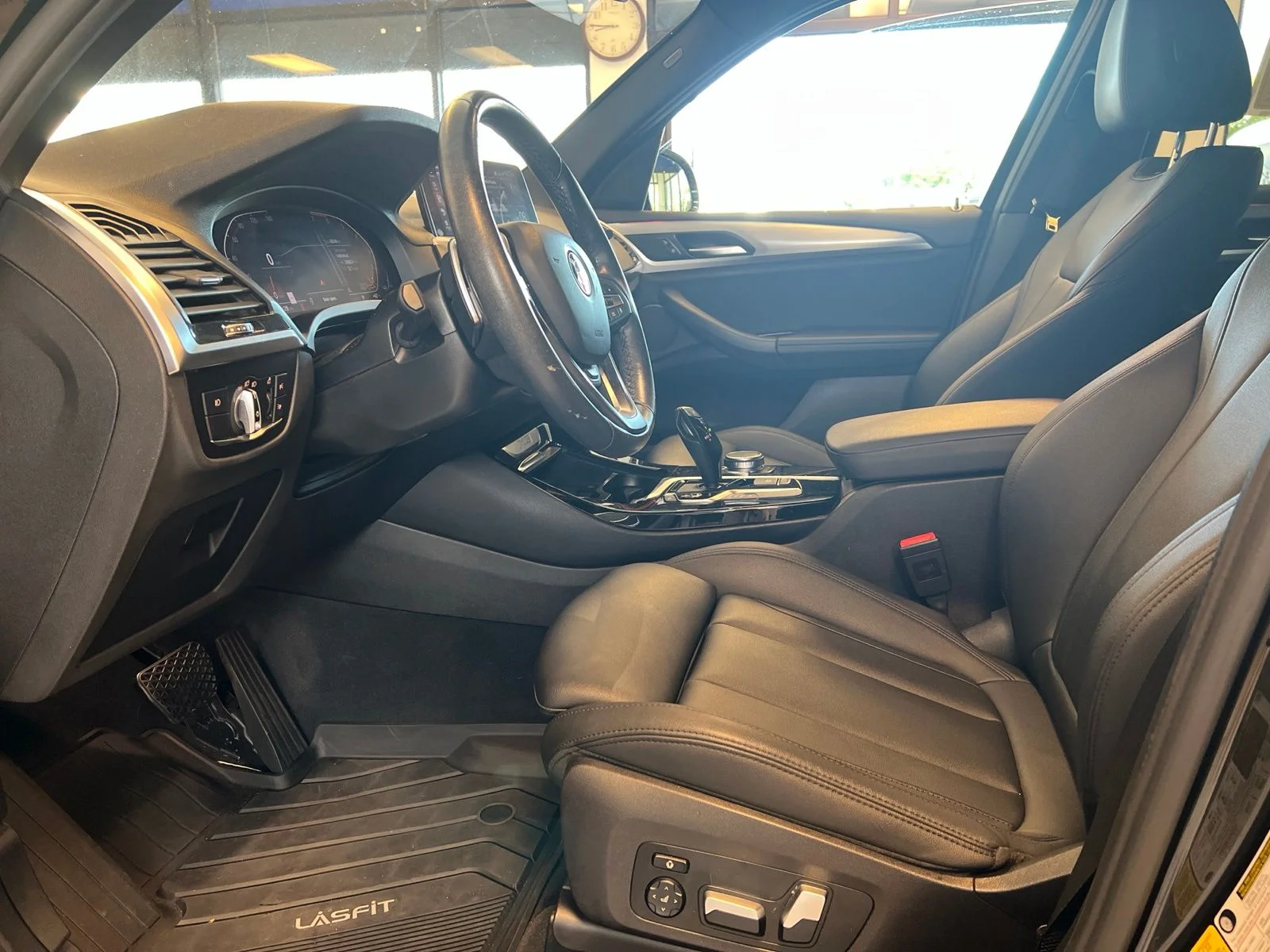 Used 2021 Black Sapphire Metallic BMW xDrive30i image 9
