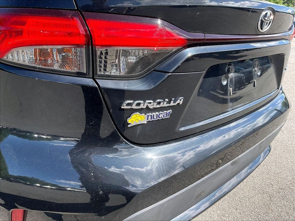 Used 2020 Black Toyota XLE image 28