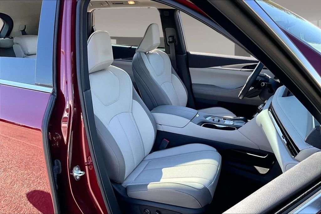Used 2026 Red INFINITI LUXE image 7