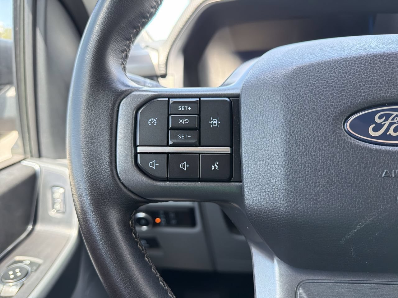 Used 2024 Silver Metallic Ford XLT image 27