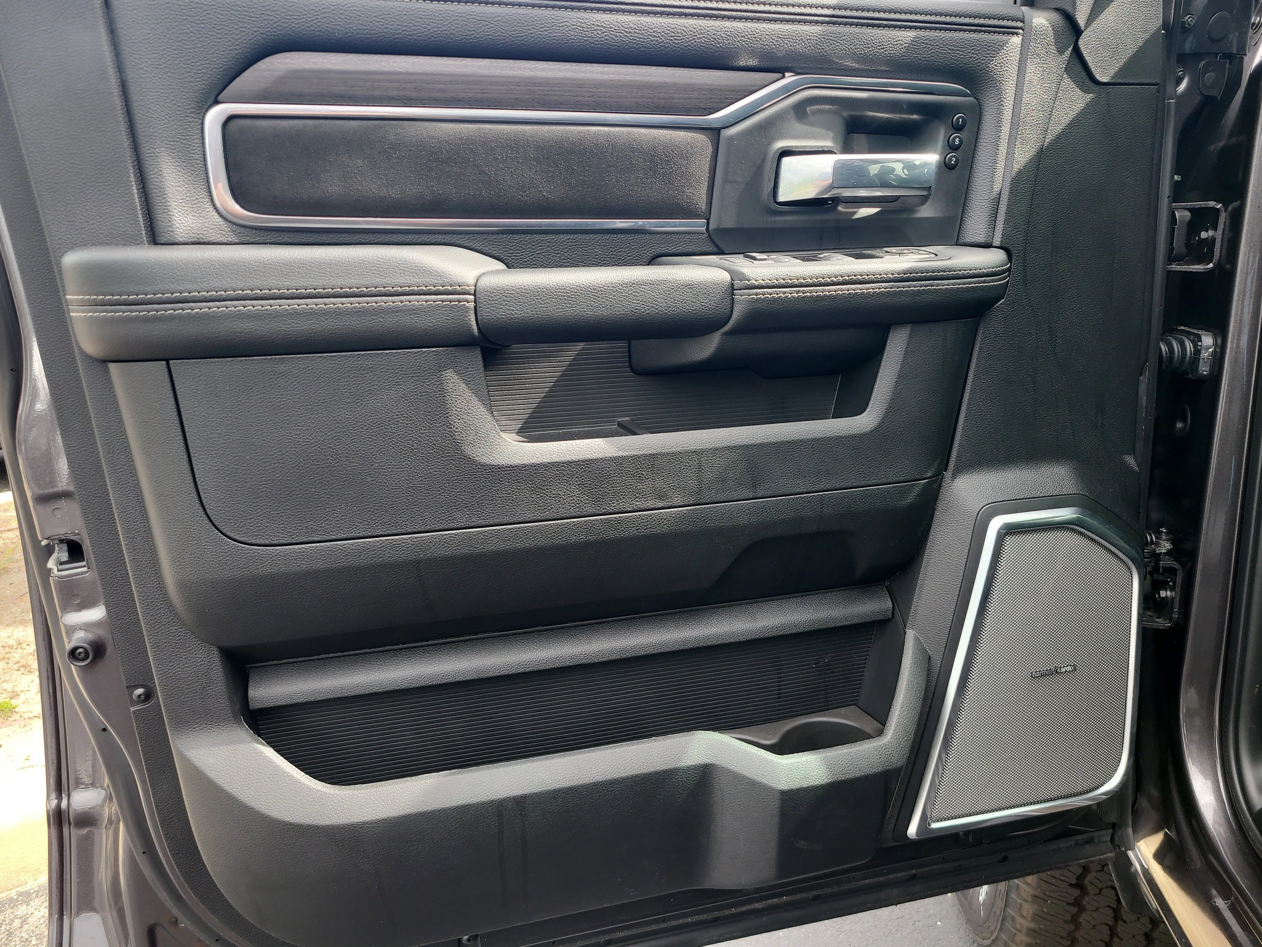 New 2026 Granite Crystal Metallic Clearcoat Ram Laramie image 12