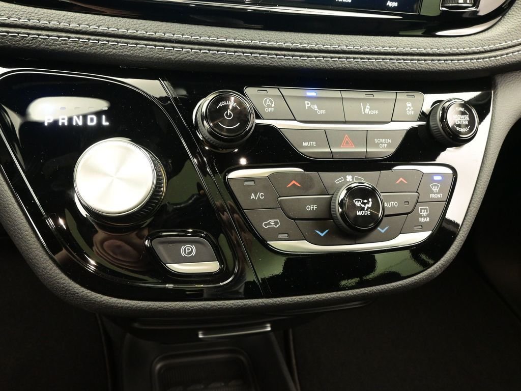 2026 Chrysler Pacifica Select - Photo 27