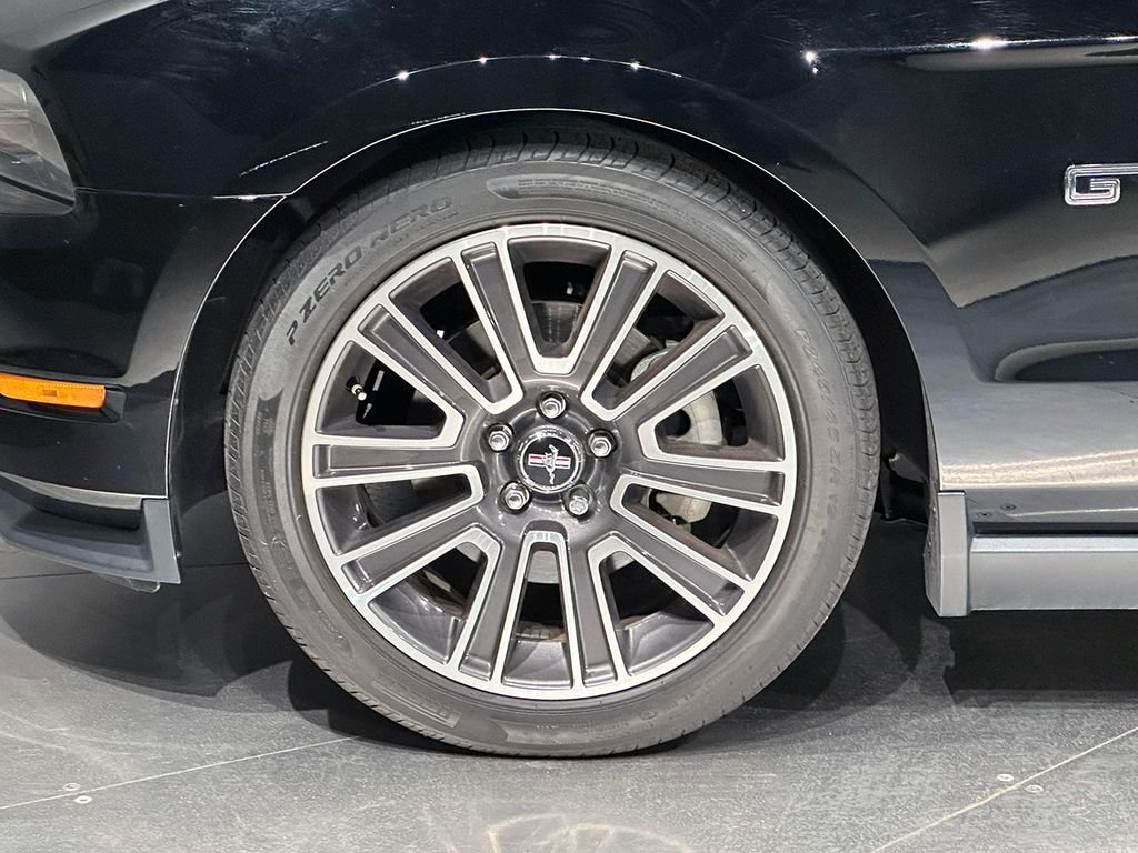 Used 2010  Ford GT image 11