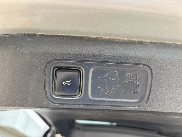 Used 2018 Silver Ford XLT image 9