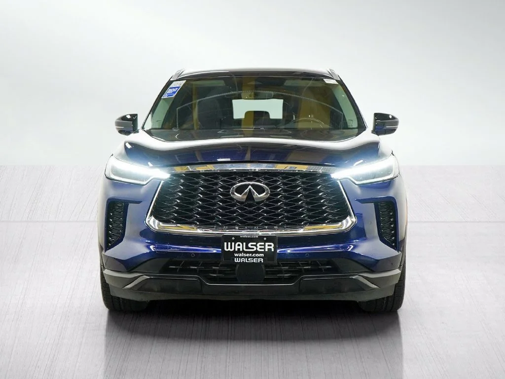 Used 2025 Grand Blue INFINITI LUXE image 10