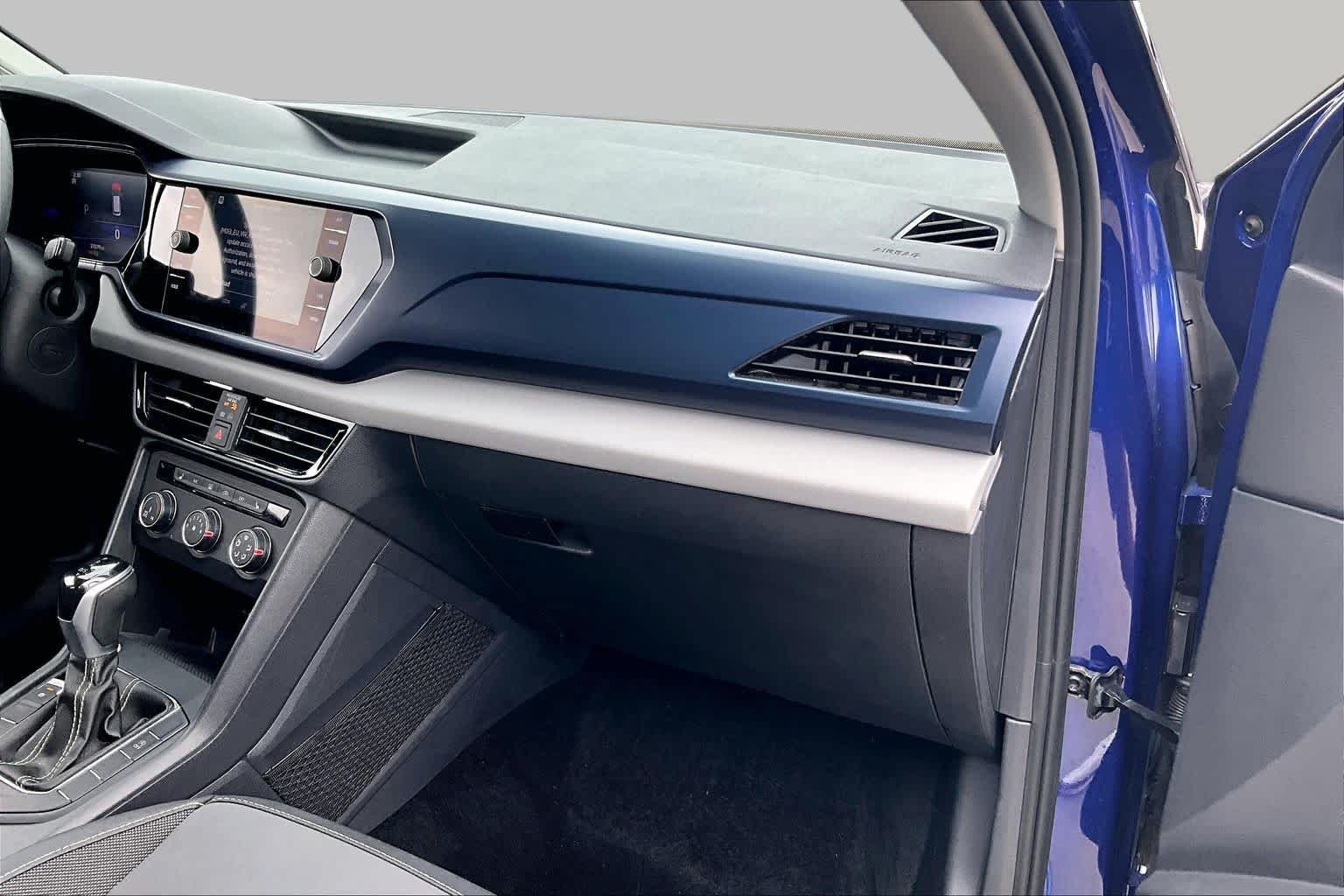 Used 2022 Dusk Blue Metallic Volkswagen SE image 17