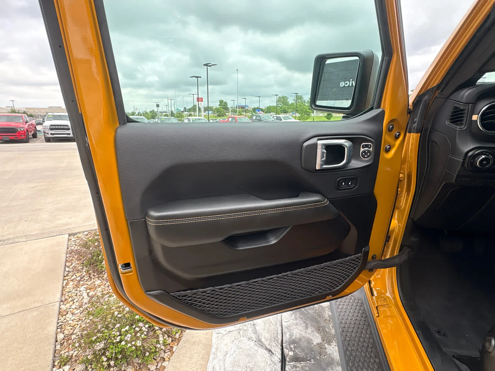 New 2026 Goldilocks Exterior Paint Jeep Sahara image 18