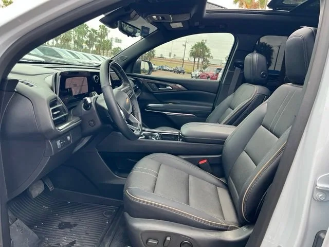 Used 2026 Polar White Tricoat Chevrolet High Country image 13