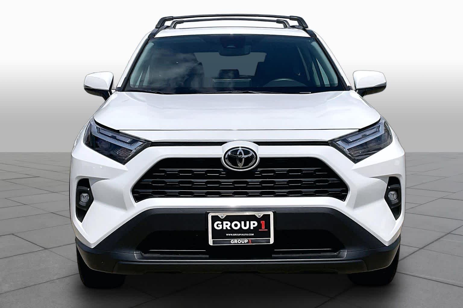 Used 2024 Wind Chill Pearl Toyota XLE Premium image 4