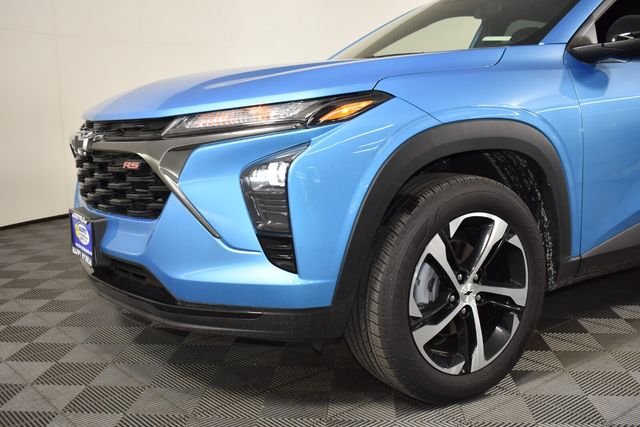 Used 2025 Blue Chevrolet 1RS image 2