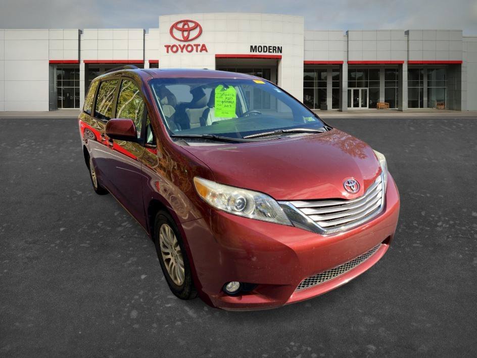 Used 2017 Salsa Red Pearl Toyota XLE image 3
