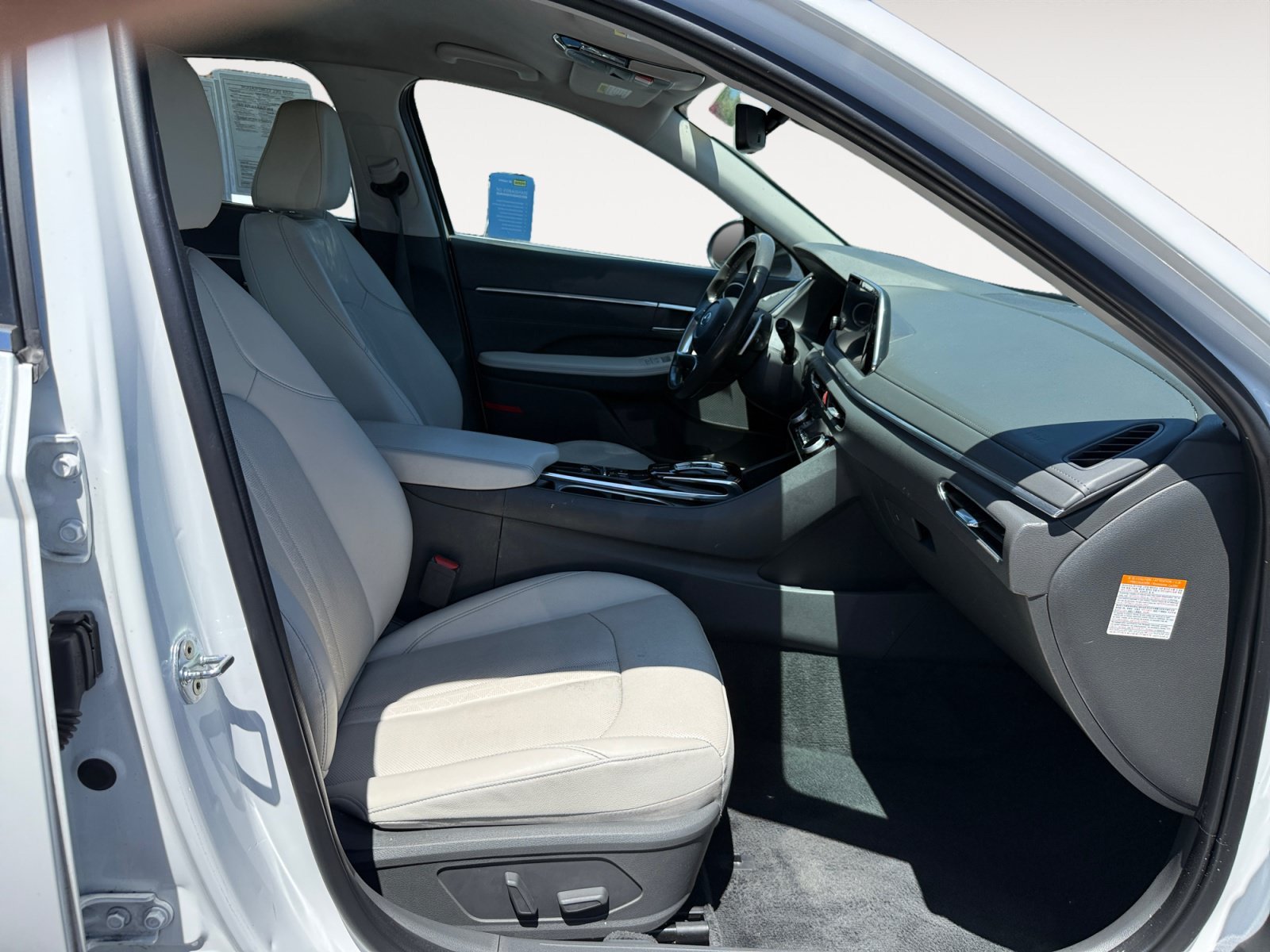 Used 2022 White Hyundai Limited image 19