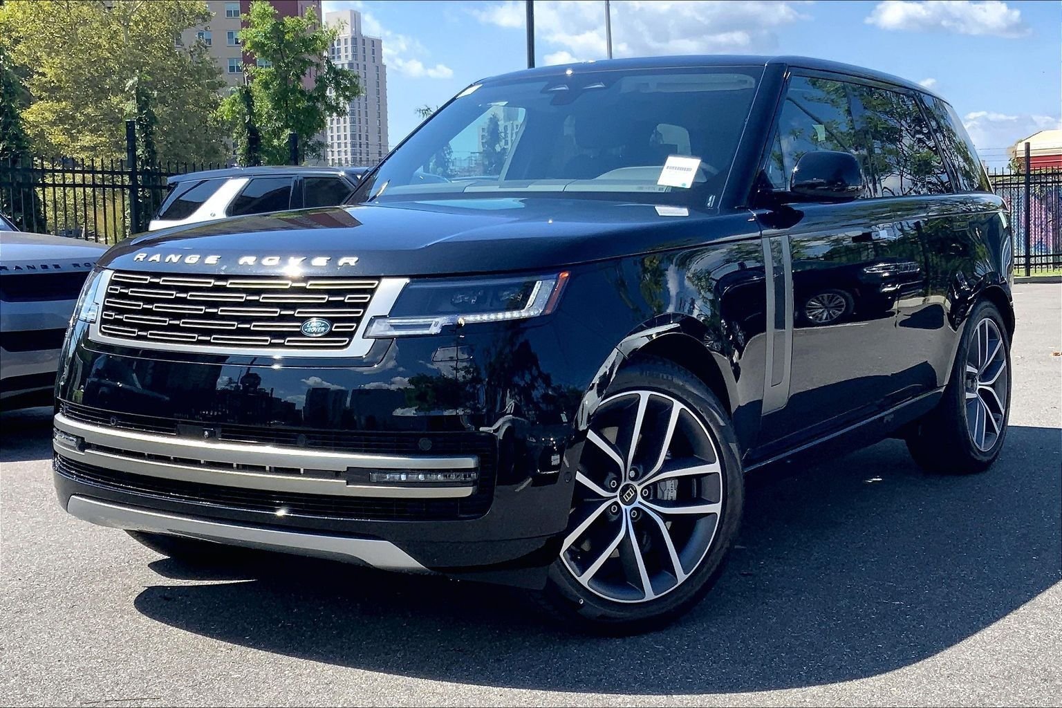 New 2027 Santorini Black Land Rover SE image 1