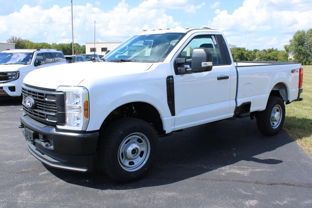 New 2027 Oxford White Ford F-350® XL image 3