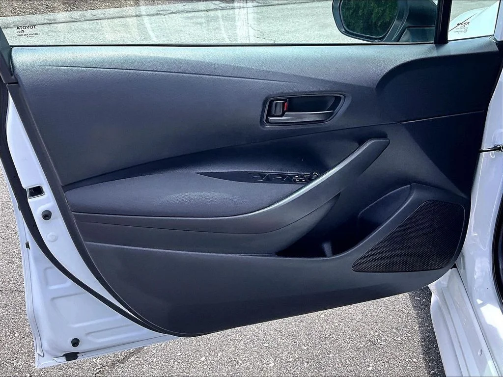Used 2025 White Toyota LE image 9
