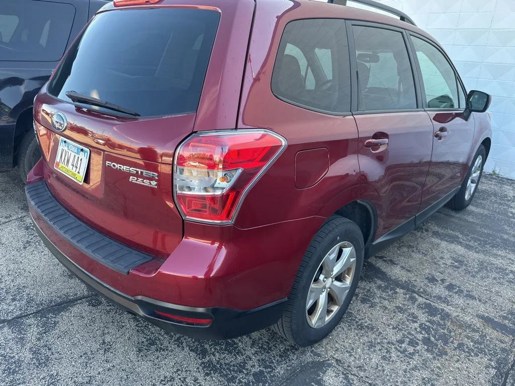 Used 2015 Red Subaru 2.5i Premium image 4