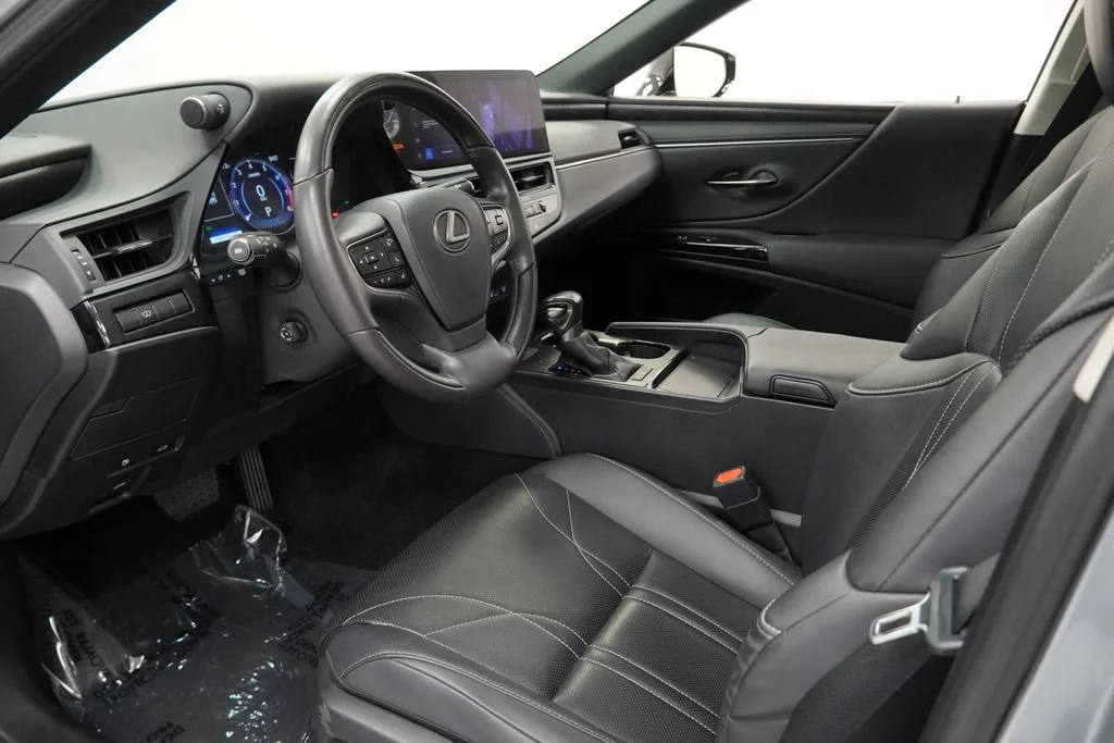 Used 2023 Silver Lexus Luxury image 10