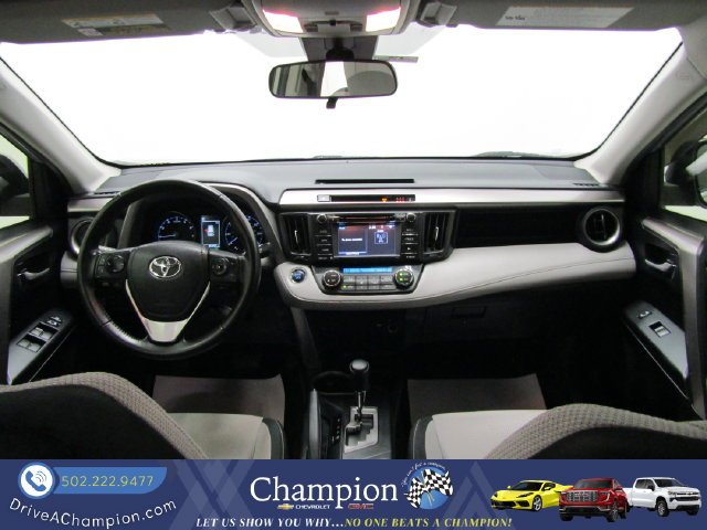 Used 2018 Silver Toyota XLE image 19