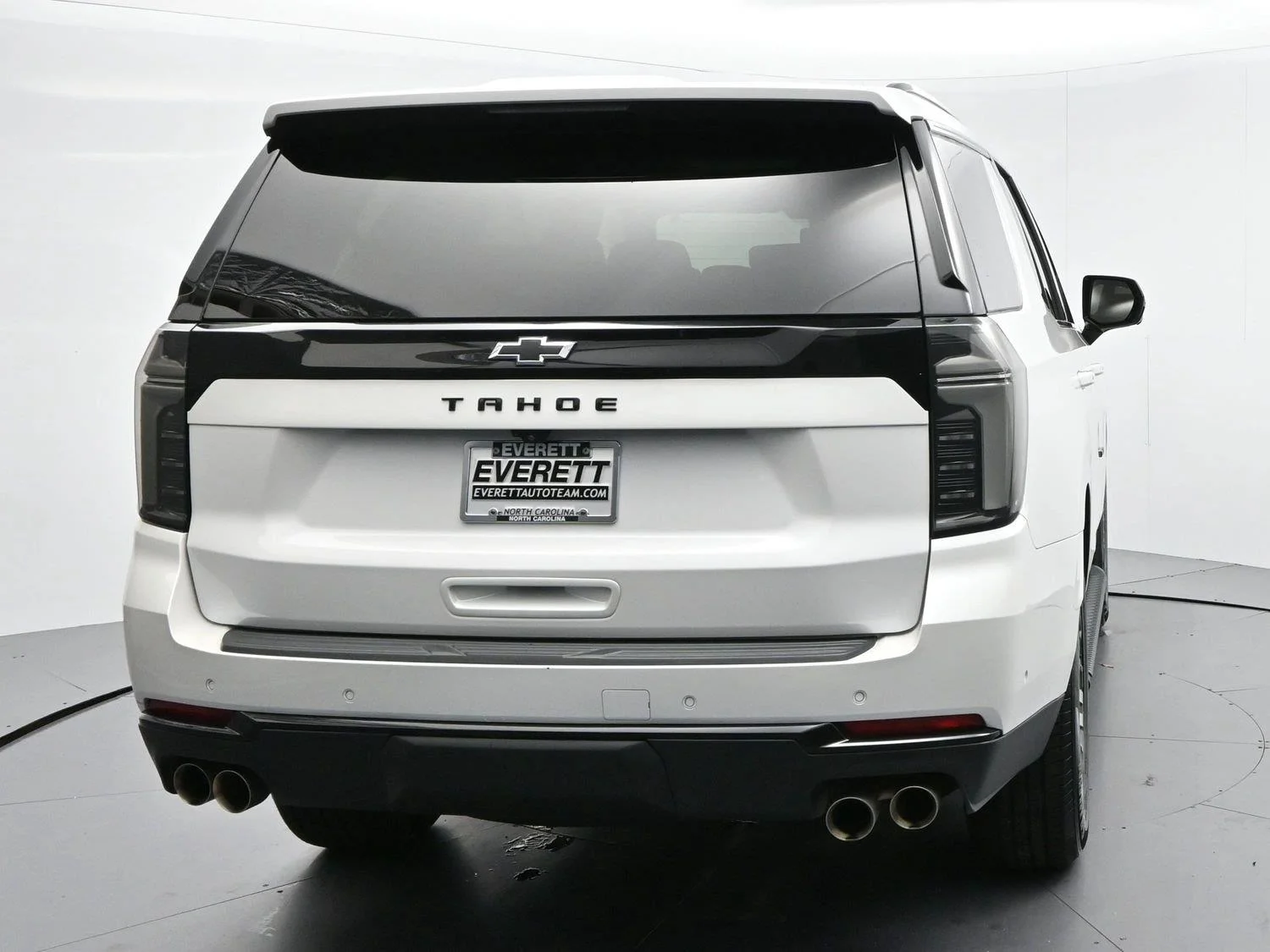 Used 2025 Iridescent Pearl Tricoat Chevrolet Z71 image 6