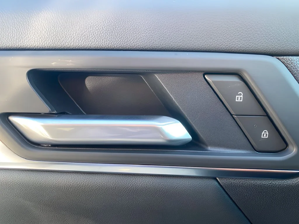 New 2027 Summit White GMC Elevation image 11