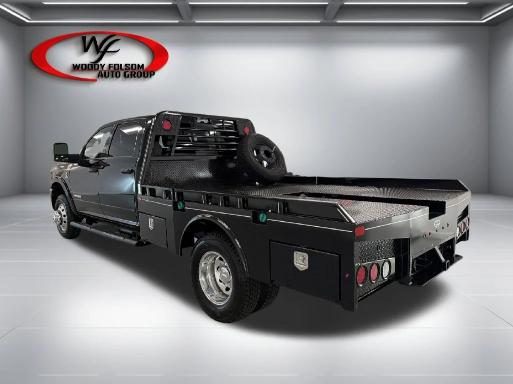 New 2026 Diamond Black Crystal Pearl-Coat Exterior Paint RAM Tradesman image 9