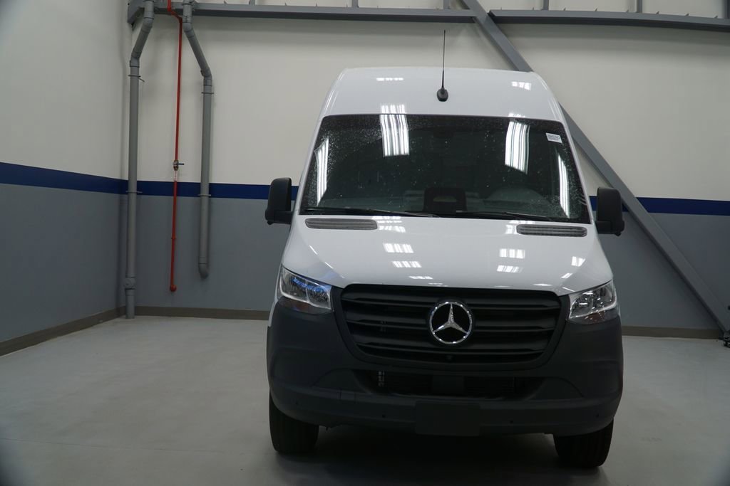 New 2026 Arctic White Mercedes-Benz Cargo 144 WB image 19