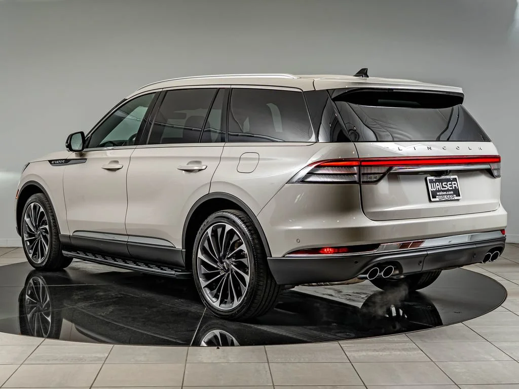 Used 2024 Ceramic Pearl Metallic Tri-Coat Lincoln Reserve image 7