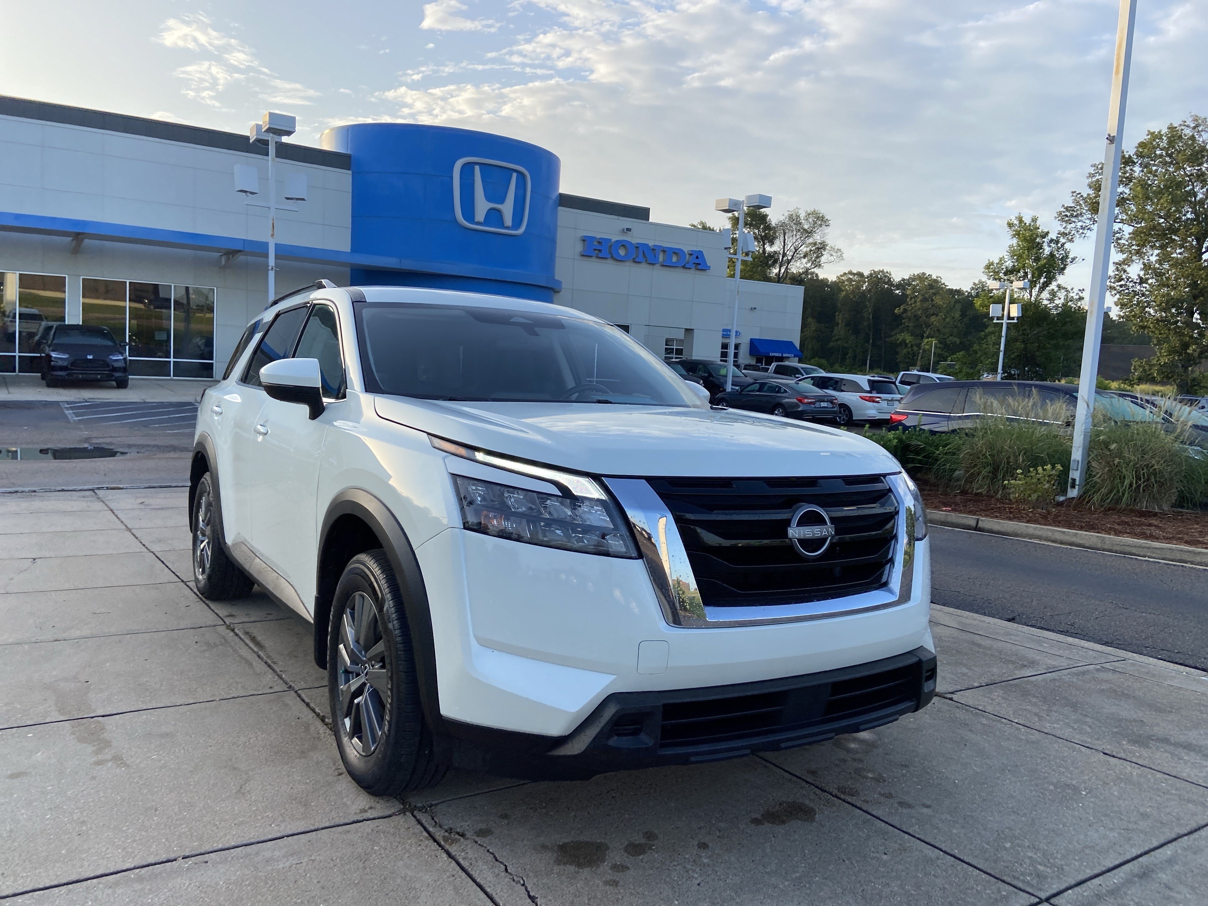 Used 2024 Pearl White Tricoat Nissan SV image 3