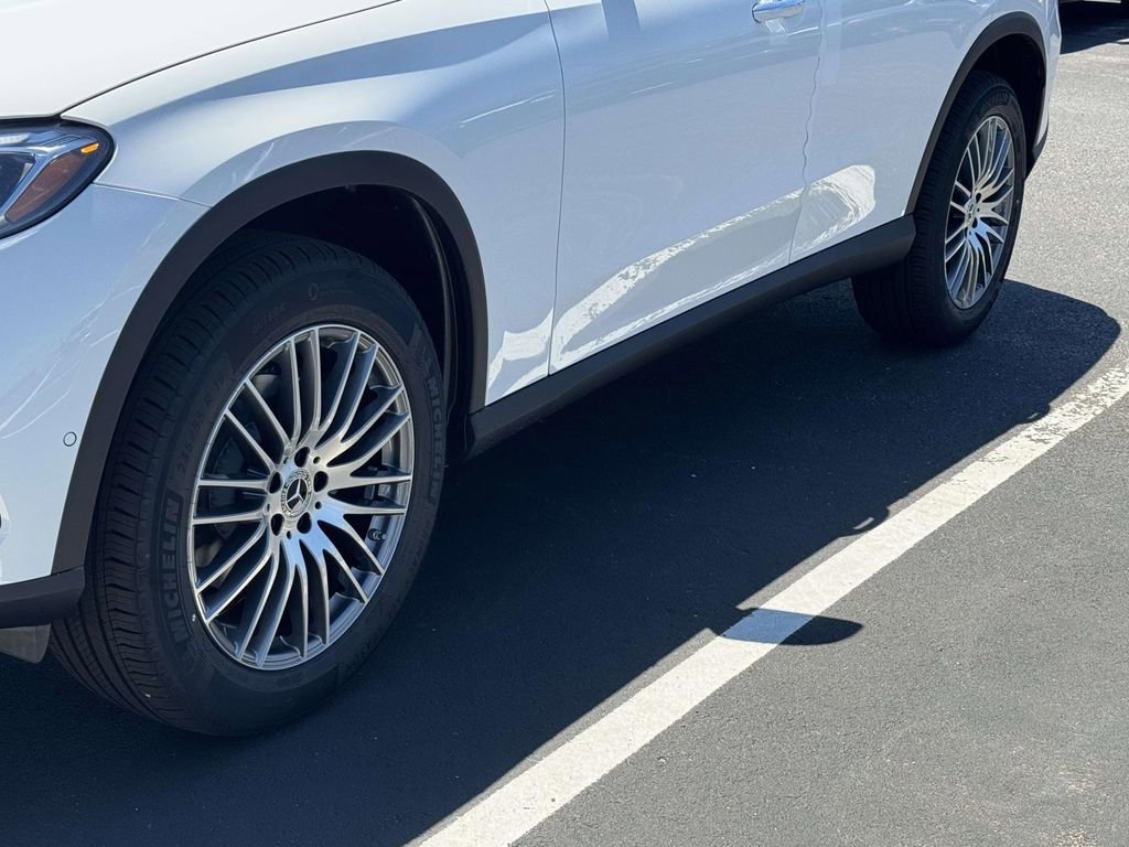 New 2026 Polar White Mercedes-Benz GLC 300 image 13