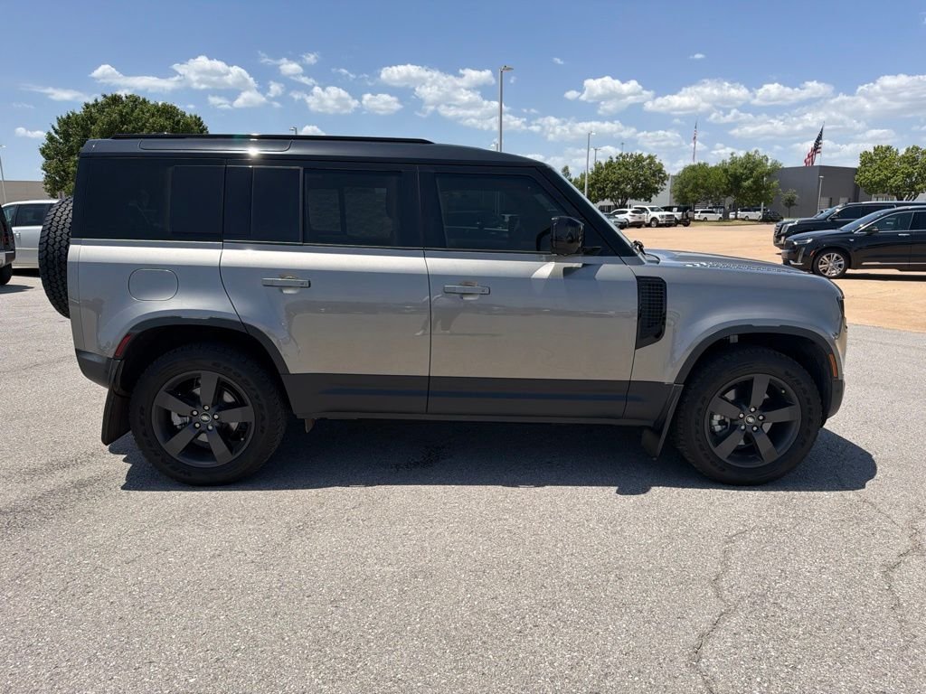 Used 2025 Silver Land Rover S image 3