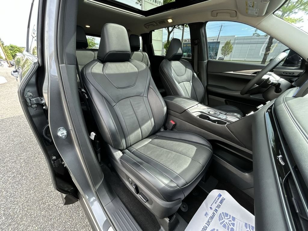 Certified Used 2023 Gray INFINITI LUXE image 26