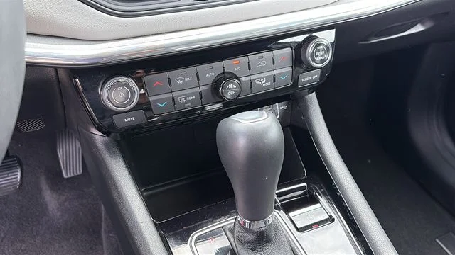 Used 2024 Gray Jeep Limited image 16