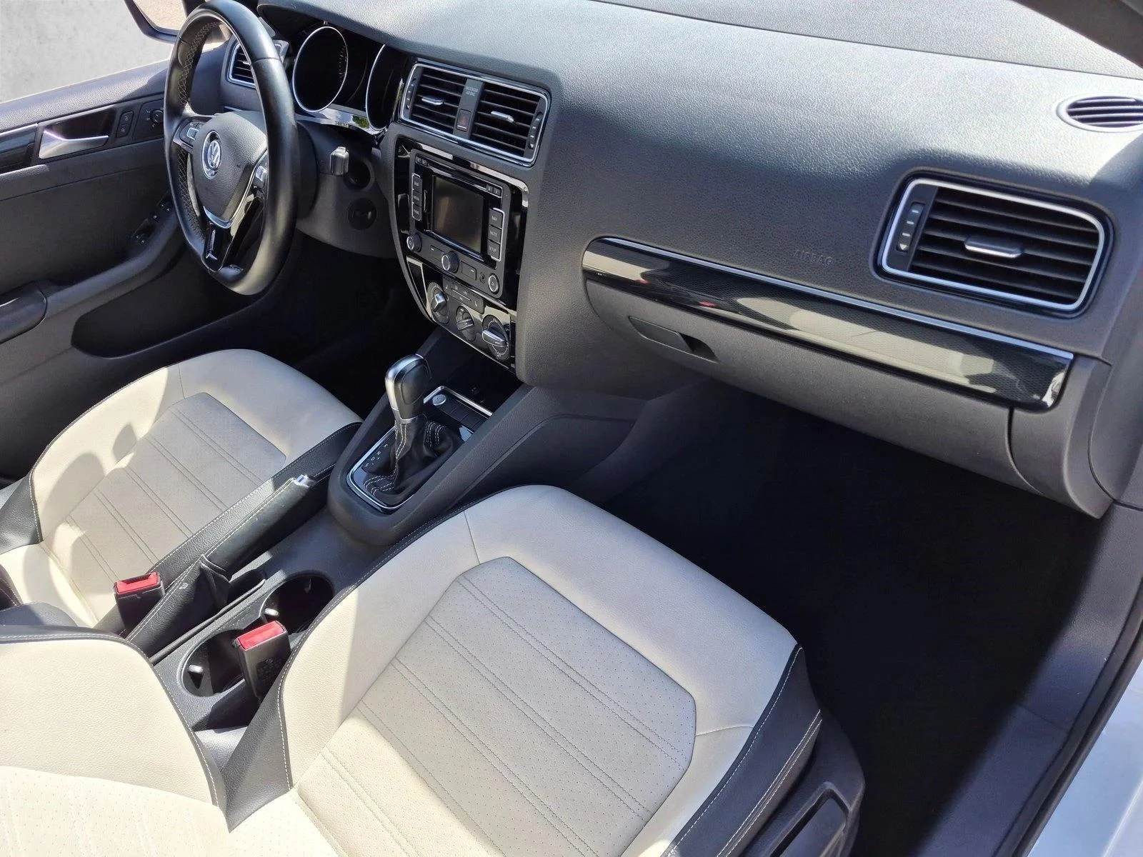 Used 2015 White Volkswagen 1.8T SE image 20