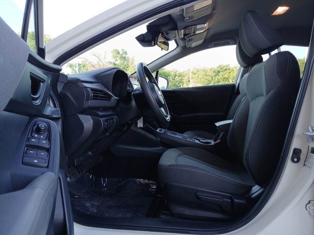 Used 2024 White Subaru  image 19