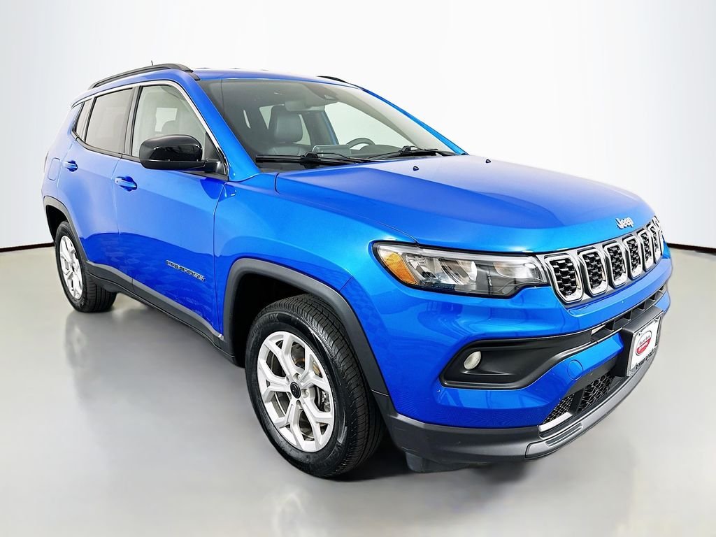 Used 2025 Blue Jeep Latitude image 3