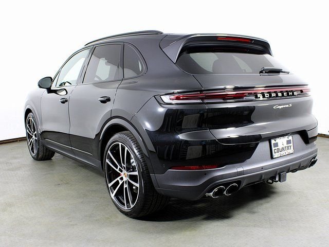 2025 Porsche Cayenne S - Photo 3