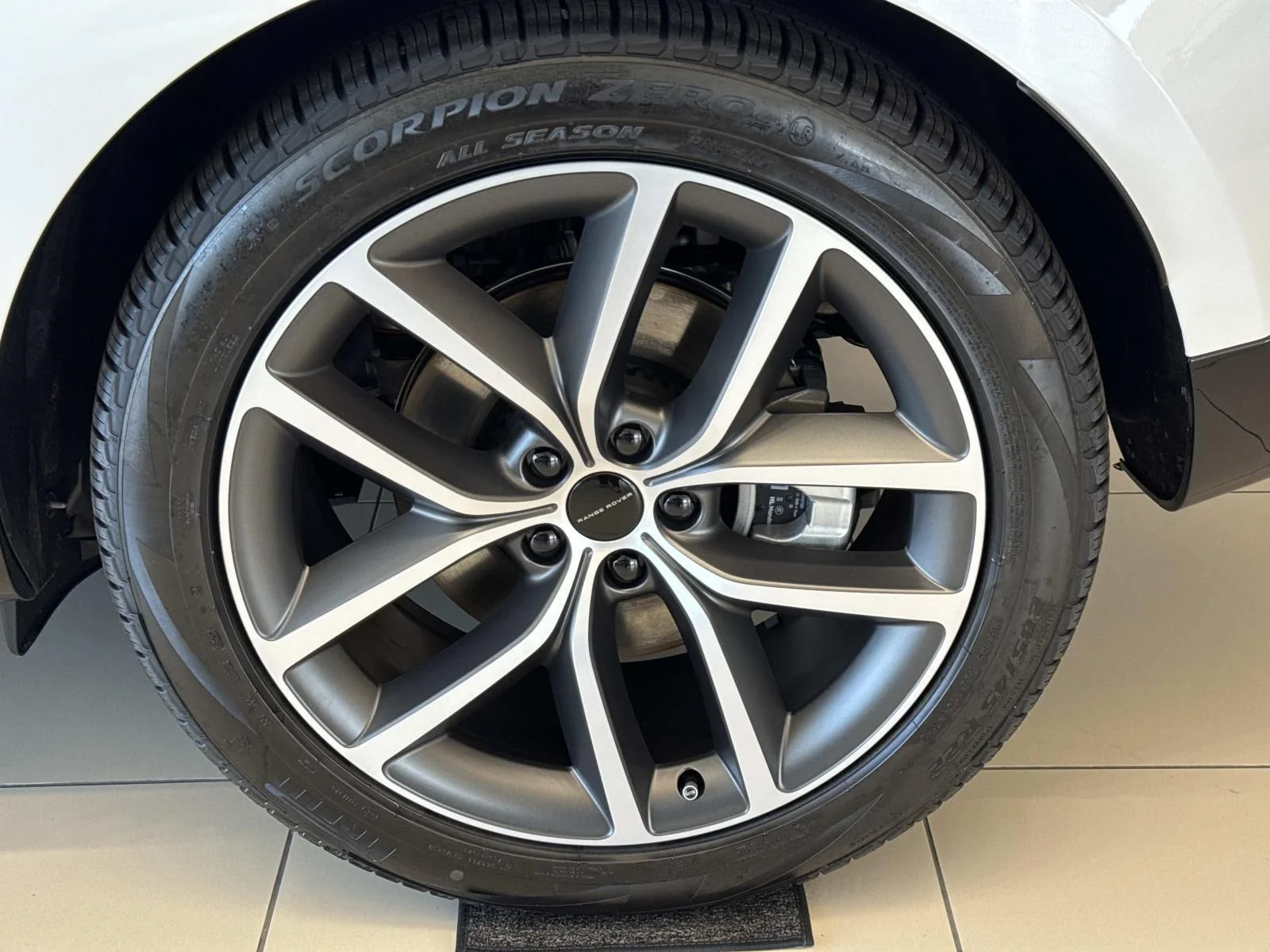 New  White Land Rover SE image 3