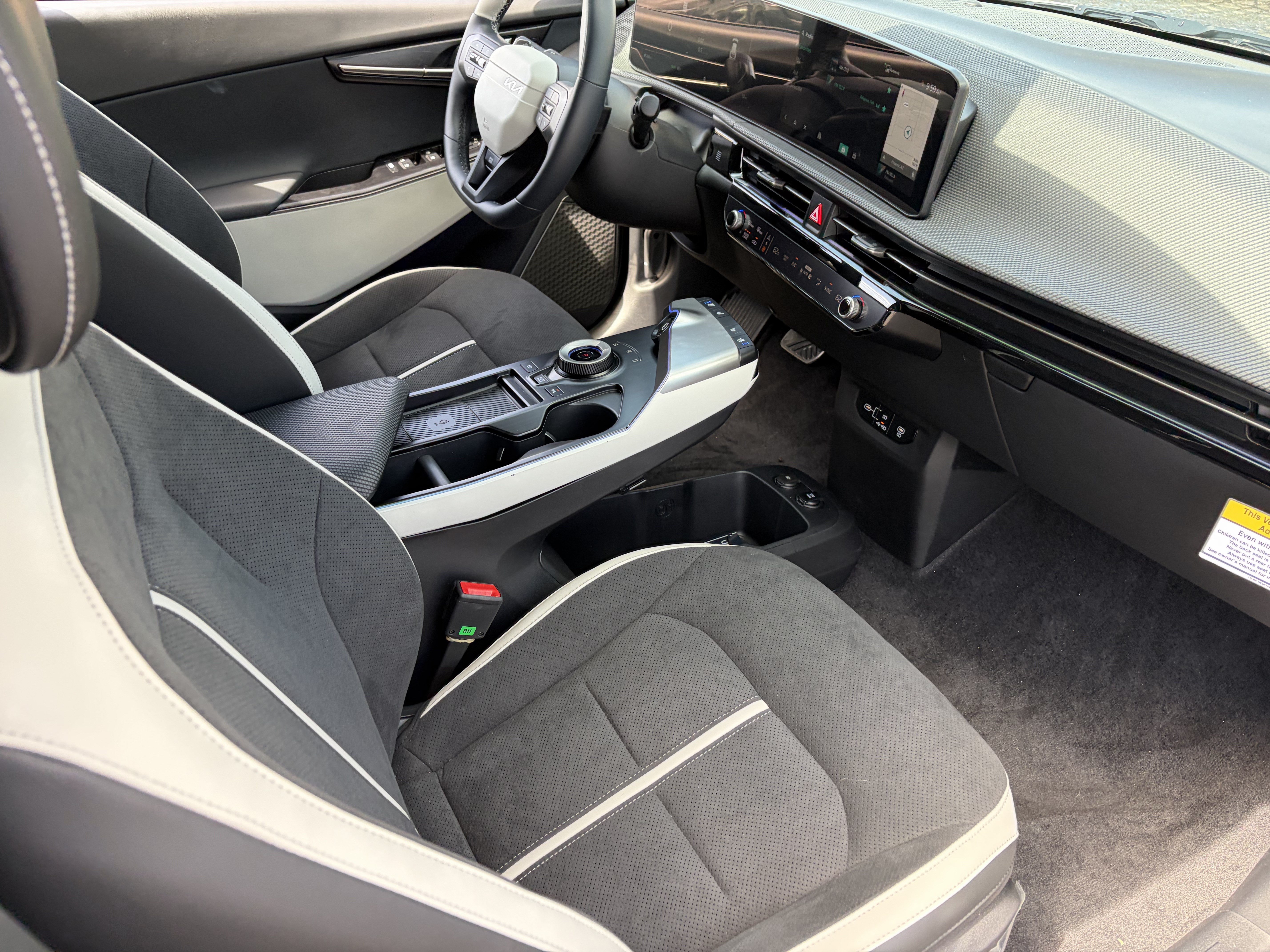 New 2026 Wolf Gray Kia GT-LINE image 10