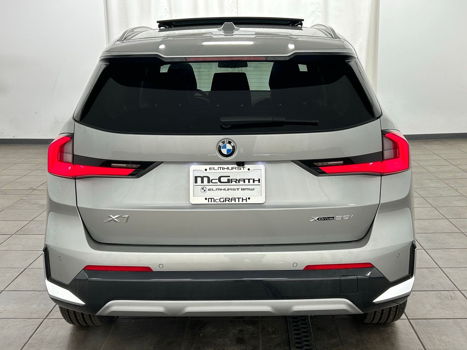New 2026 Space Silver Metallic BMW xDrive28i image 5