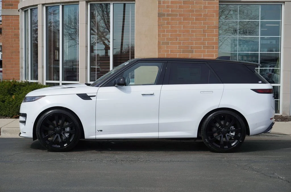 New 2026 Ostuni Pearl White Land Rover Dynamic SE image 2