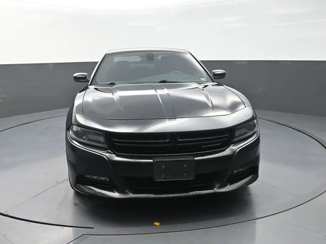 Used 2016 Black Dodge SXT image 4